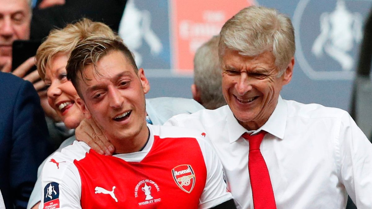 Arsenal Coret Mesut Ozil, Arsene Wenger Duga Ada Konfrontasi