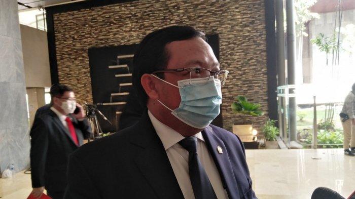 Bakalan makin panas nih DPR sama tanggapan demokrat sama aksi puan di rapat Omnibus Law, coba deh baca.. https://www.tiktak.id/puan-matikan-mikrofon-legislator-demokrat-saat-bahas-omnibus-law-pengamat-kekanak-kanakan.html