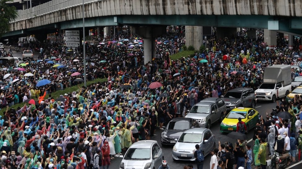 Ribuan Massa Turun ke Jalan Protes Tindak Kekerasan Pemerintah di Thailand