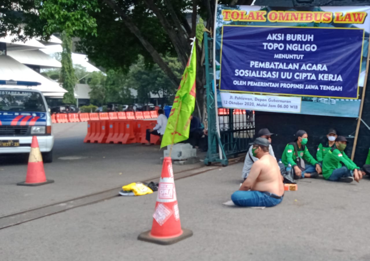Nilai Ganjar Pranowo Tak Punya Rasa Malu kepada Rakyat, Petinggi Aktivis Buruh Semarang Gelar Aksi Topo Ngligo