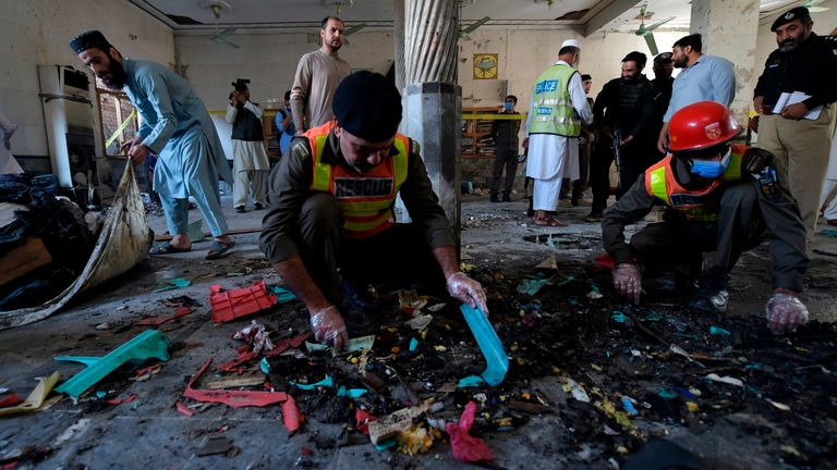 Tujuh Orang Tewas Akibat Ledakan Bom di Sekolah Agama di Pakistan