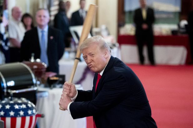 Astaga! Selain Positif Corona, Pakar Kesehatan Nyatakan Donald Trump Idap Sakit Jiwa yang Berbahaya