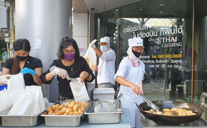 Bangkrut Parah Terimbas Corona, Maskapai Penerbangan Thailand Banting Setir Jual Gorengan