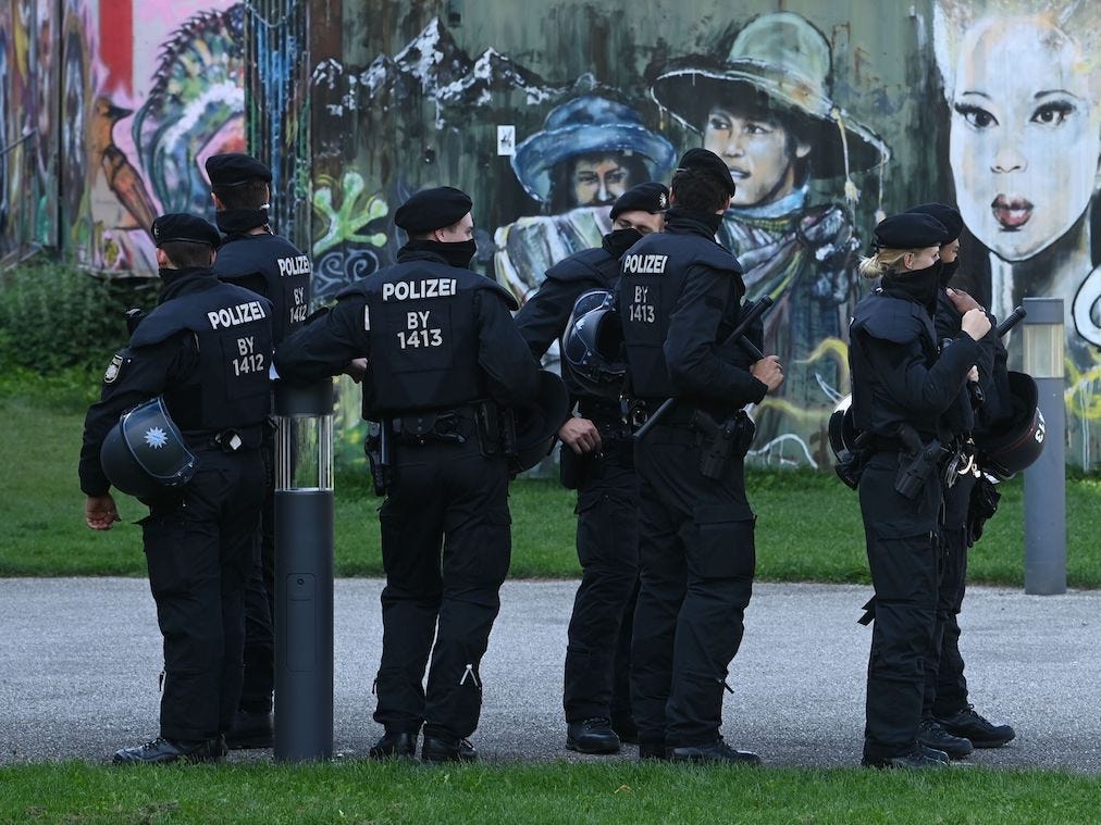 Jerman Skors 10 Polisi yang Tergabung di Grup Percakapan Kelompok Neo-Nazi