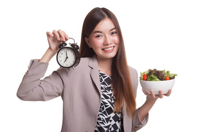 Tidak Makan Malam Efektif Turunkan Berat Badan, Mitos atau Fakta?