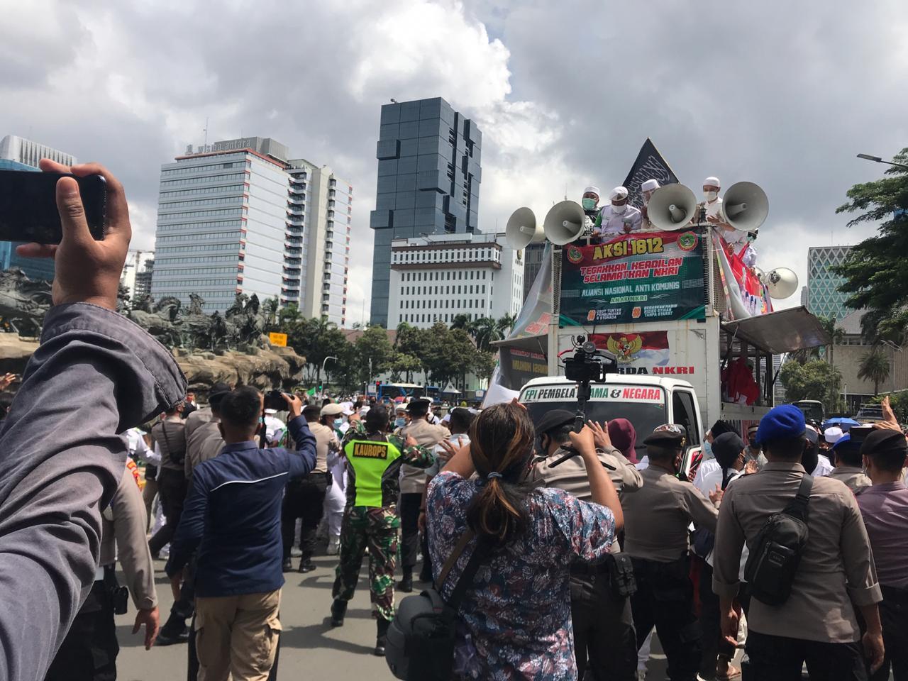 Polisi Bubarkan Paksa Aksi 1812 dan Tangkap Sejumlah Demonstran