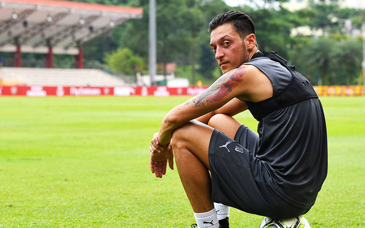 Gabung Fenerbahce, Mesut Oezil Rela Pangkas Gaji 200 Ribu Euro