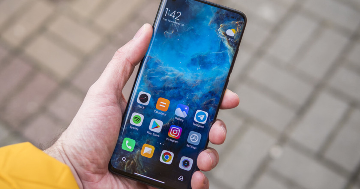 Layar Mi 11 Diklaim Lebih Bagus dari iPhone 12 Pro