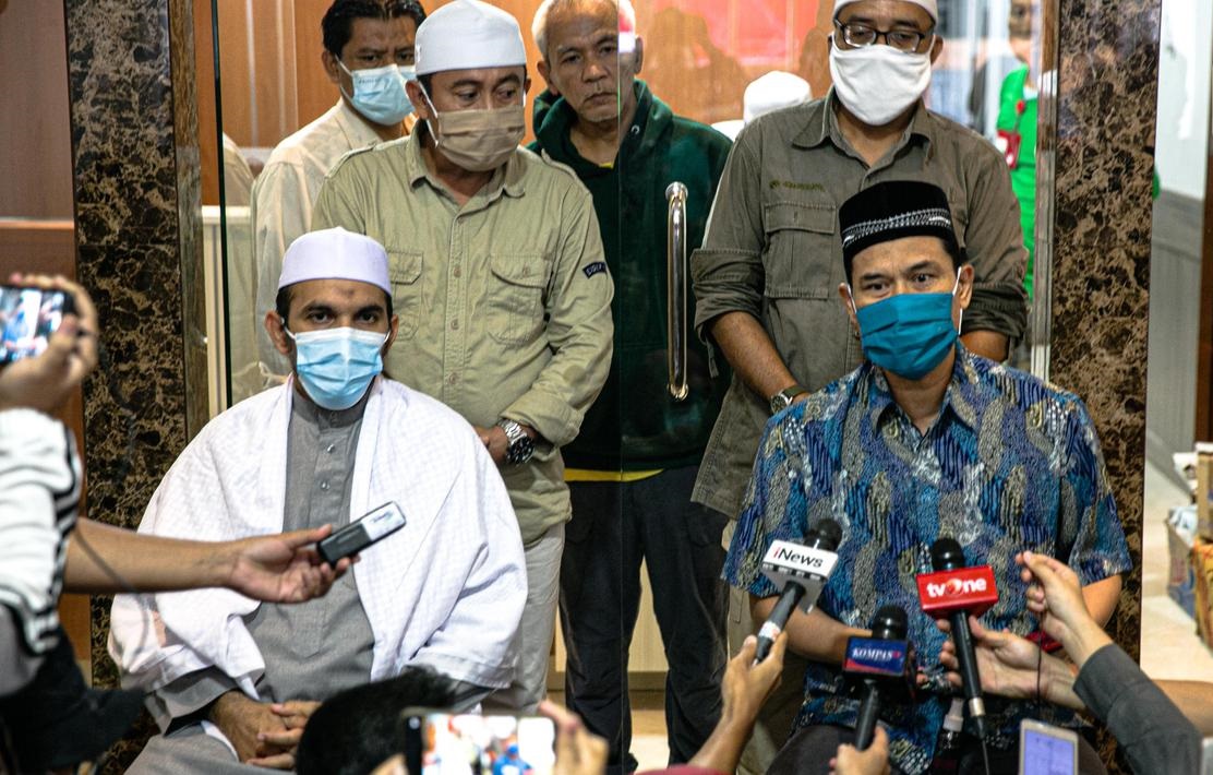 Viral Rekaman Simpatisan Habib Rizieq Serang Polisi, Munarman: Itu Suara Laskar FPI Ditembak Kesakitan!