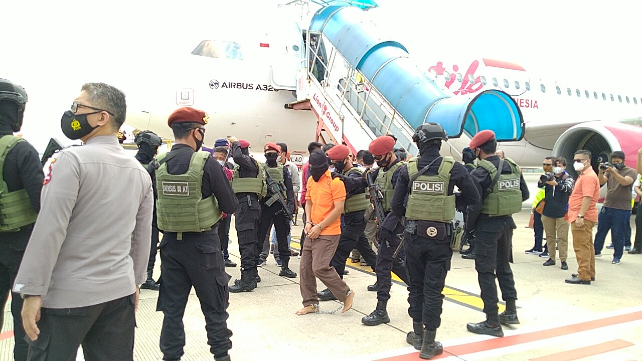 23 Tersangka Teroris JI yang Ditangkap Densus 88 Tiba di Jakarta