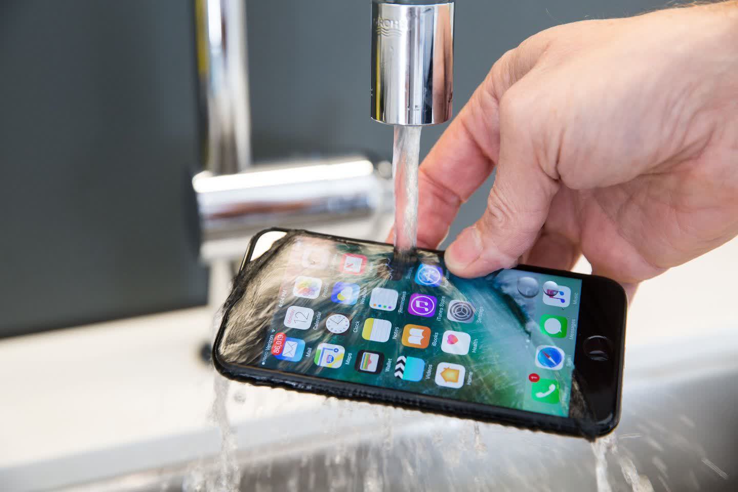 Klaim Ketahanan Air Menyesatkan, Italia Denda Apple 170 Miliar