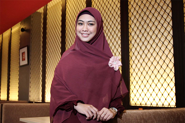 Bersama Brand Lokal Livigi, Oki Setiana Dewi Luncurkan Produk Sportwear untuk Wanita Berhijab
