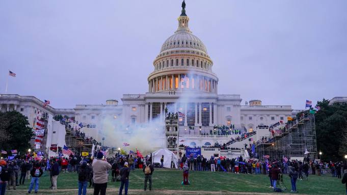 Pendukung Radikal Trump Serang Capitol Hill, Headline Media Seluruh Dunia Kompak Permalukan Amerika