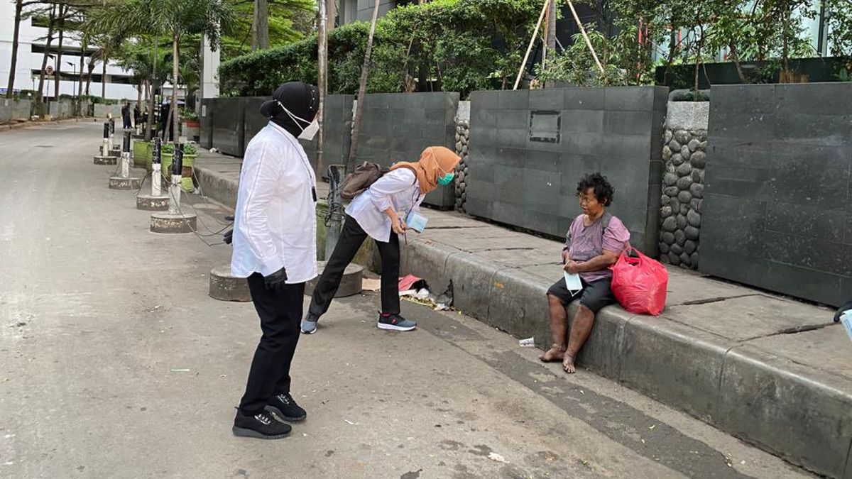 Heran Risma Bisa Ketemu Pengemis di Sudirman-Thamrin, Anies ke Kadinsos DKI: Cek Identitas Orangnya!