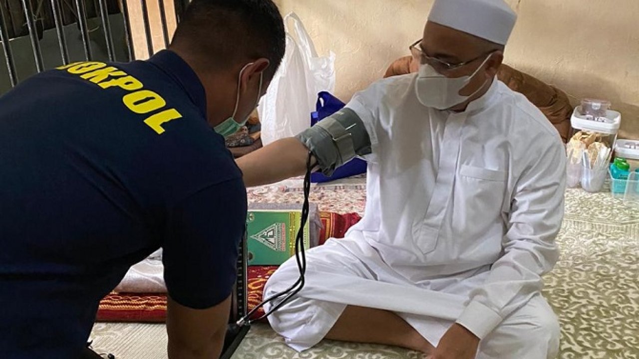 Kuasa Hukum Sesalkan Perlakuan Polisi: Habib Rizieq Sakit sudah Sepekan, Perawatan Dipersulit Sampai Sesak Napas dan Hampir Pingsan