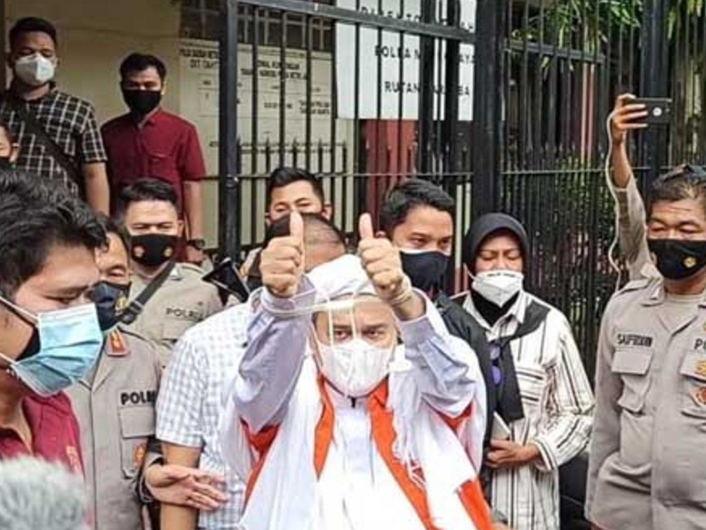 Tak Peduli Kondisinya Disebut 'Mengkhawatirkan', Habib Rizieq Tetap Dipindah ke Rutan Bareskrim