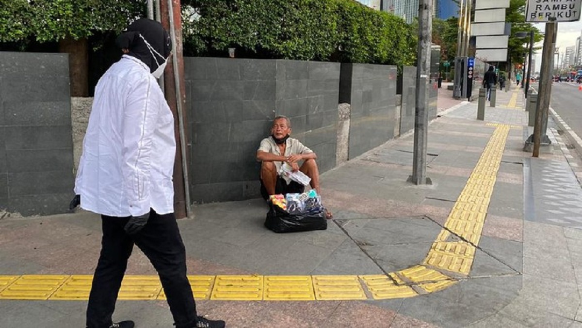 Tunawisma Sudirman-Thamrin Disebut 'Drama Kotor' Risma, Kemensos Buka Suara