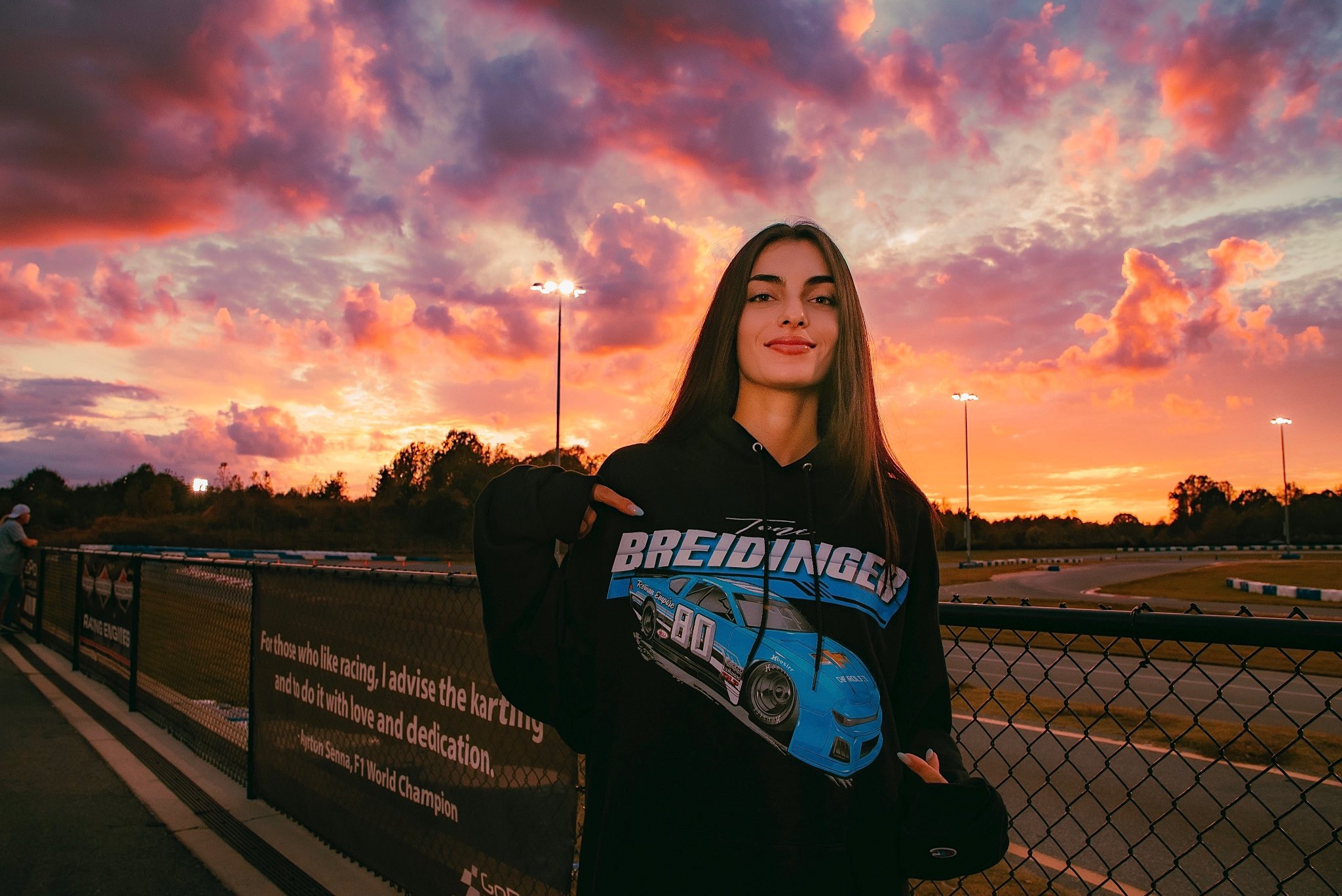 Jadi Pembalap Wanita Blasteran Arab Pertama di NASCAR, Toni Breidinger Balapan Sejak Usia 9 Tahun