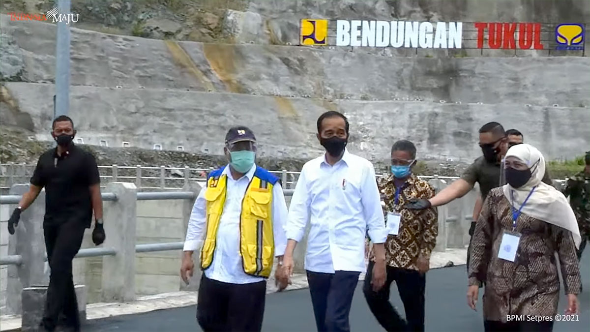 Saat Valentine, Jokowi Kunjungi Kampung Kelahiran SBY dan Resmikan Bendungan Tukul