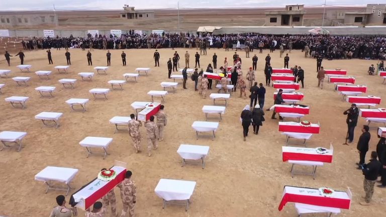 Komunitas Yazidi Irak Kubur 104 Jenazah Korban Pembantaian ISIS