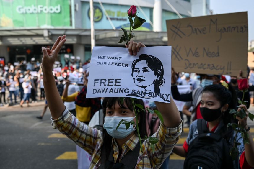 Rakyat Myanmar Lawan Kudeta Militer dengan Turun ke Jalan