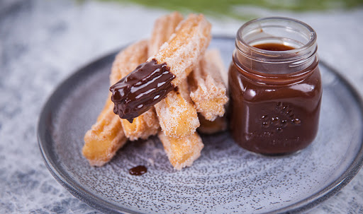 Resep Churros dengan Cocolan Saus Dark Chocolate
