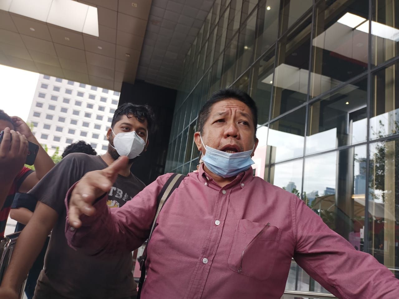 Bantah Kecipratan Proyek, Effendi Gazali Tantang KPK Periksa ‘Orang Besar’ yang Terlibat Korupsi Bansos Corona