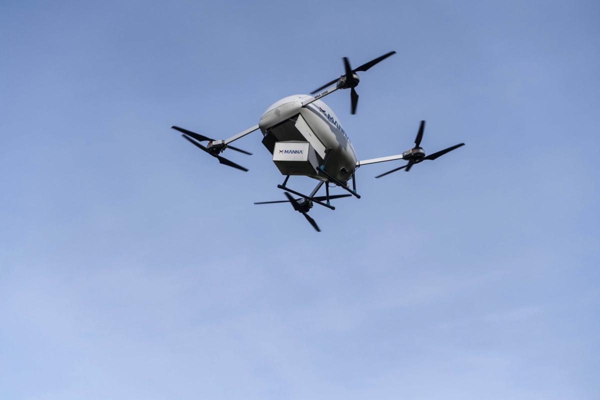 Gandeng Manna Aero, Samsung Kirim Ponsel ke Pembeli Pakai Drone