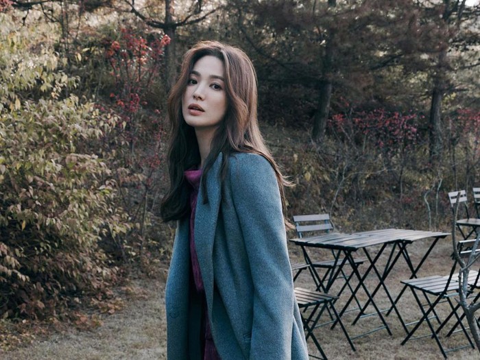 ‘Now We Are Breaking Up’ Dibintangi Song Hye Kyo, Diarahkan Sutradara ‘Vagabond’