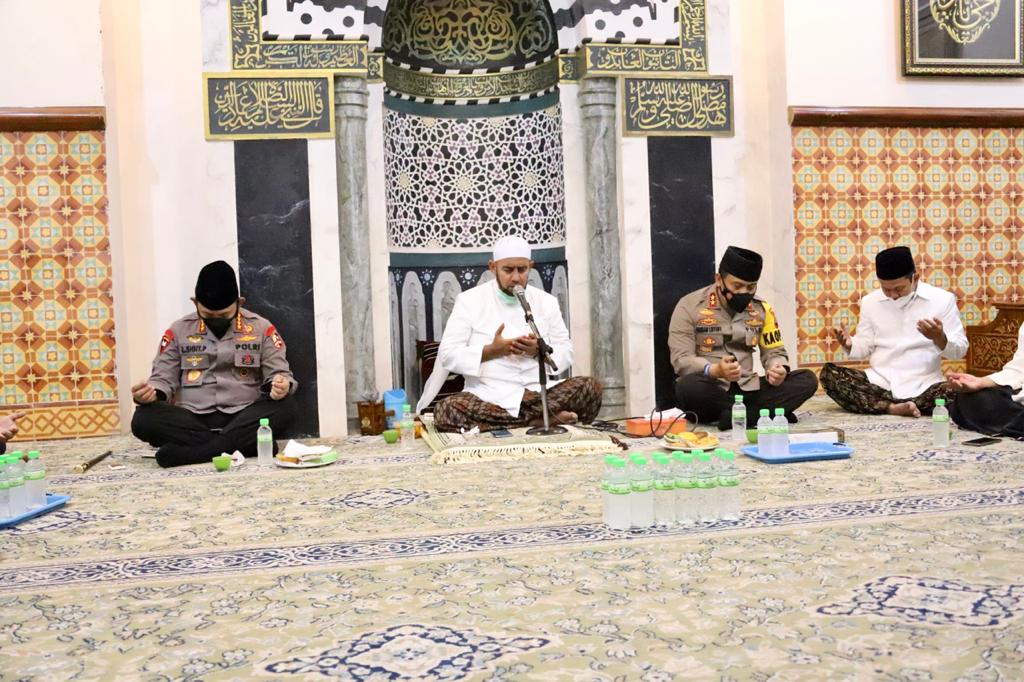 Silaturahmi ke Habib Syech, Kapolri Bicara Soal Penanganan Covid-19 dan Program Vaksinasi Nasional