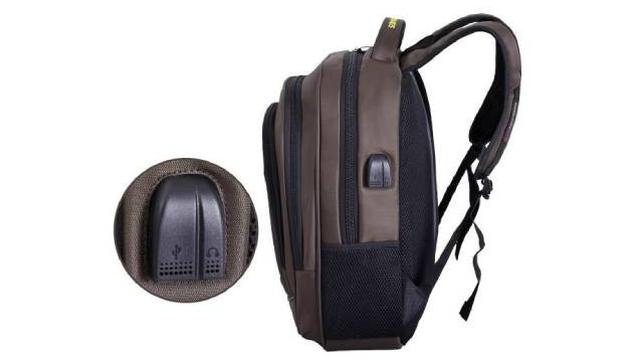 Fitur Unik Colokan USB dan Audio dalam Ransel Polo Trands