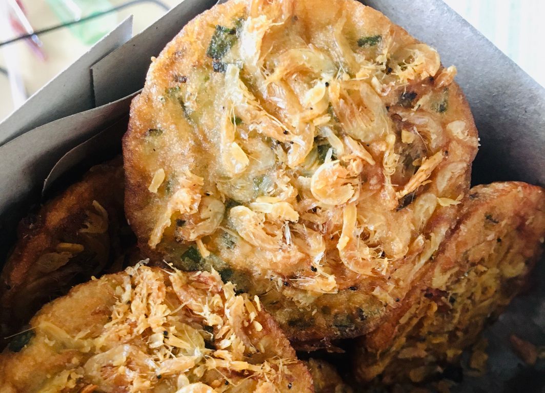Resep Bakwan Pontianak Topping Teri Jengki dan Udang Rebon