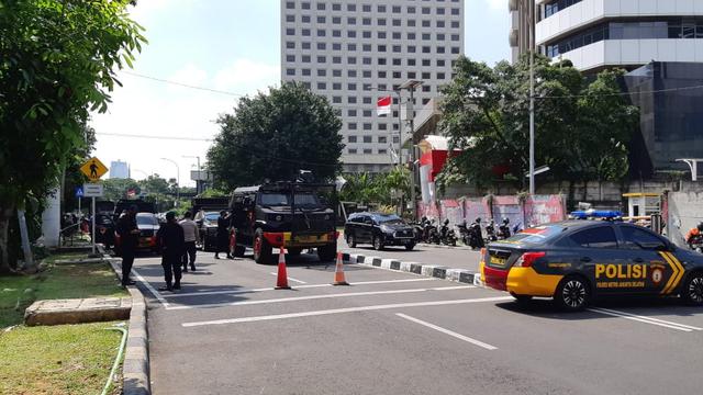 TNI-Polri Jaga Ketat Gedung KPK, Water Canon Siaga. Ada Apa?