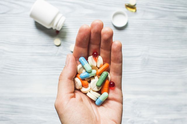 Tips Telan Obat Bagi yang Susah Minum Pil atau Kapsul