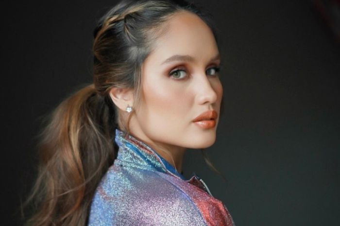 Cinta Laura Perankan Hantu Noni Belanda di Film ‘Jagat Arwah’