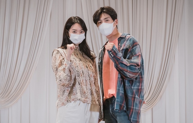 Shin Min Ah dan Kim Seon Ho Akan Main Drama ‘Hometown Cha-Cha-Cha’