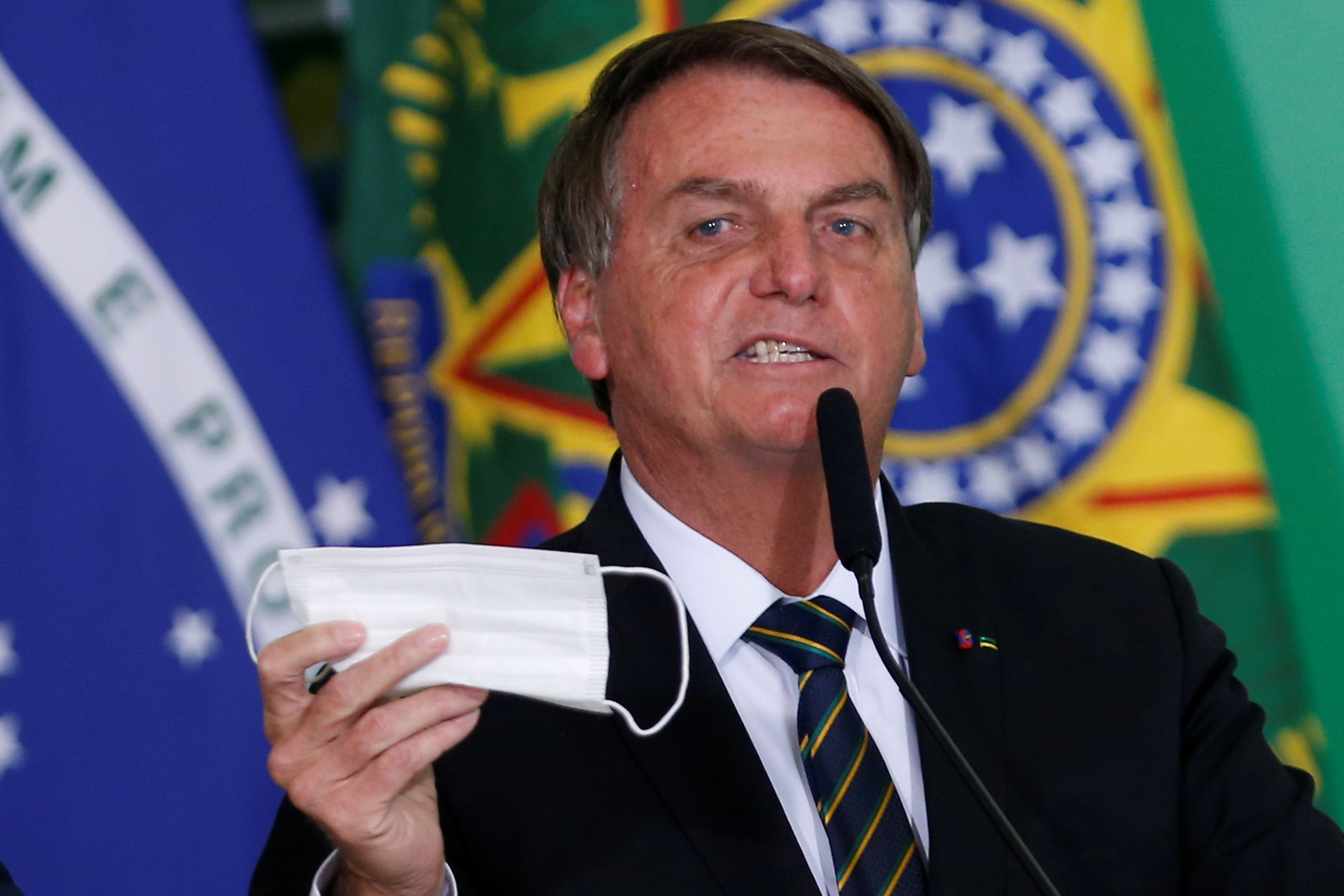 Tak Pakai Masker di Tempat Umum, Presiden Brasil Kena Denda