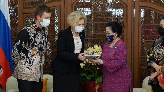 Terima Bintang Penghargaan Rusia, Megawati Menangis