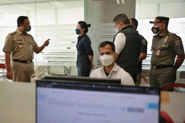 Sidak, Anies Ngamuk Lihat Ibu Hamil Disuruh Kerja Saat PPKM Darurat