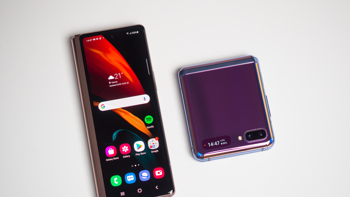 Benarkah Flip 3 dan Galaxy Z Fold 3 Tahan Air? Ini Buktinya