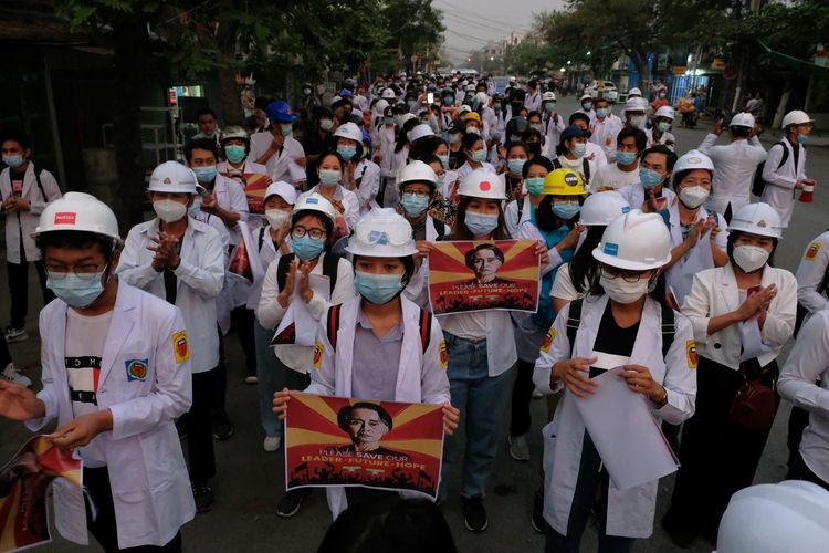 Junta Militer Myanmar Serang Petugas Medis