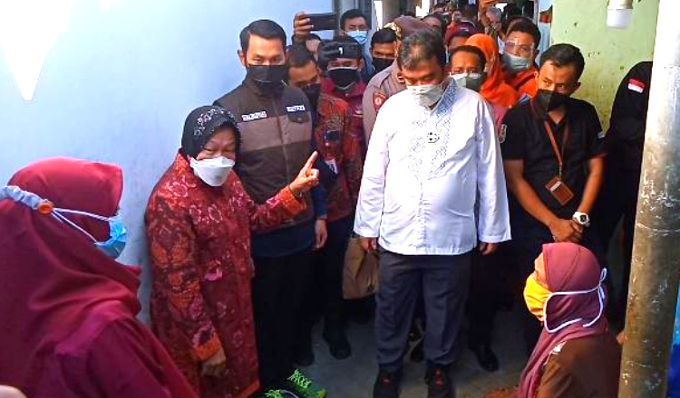 Temui Kejanggalan Pembagian Bansos Sembako, Risma Ngamuk di Tuban