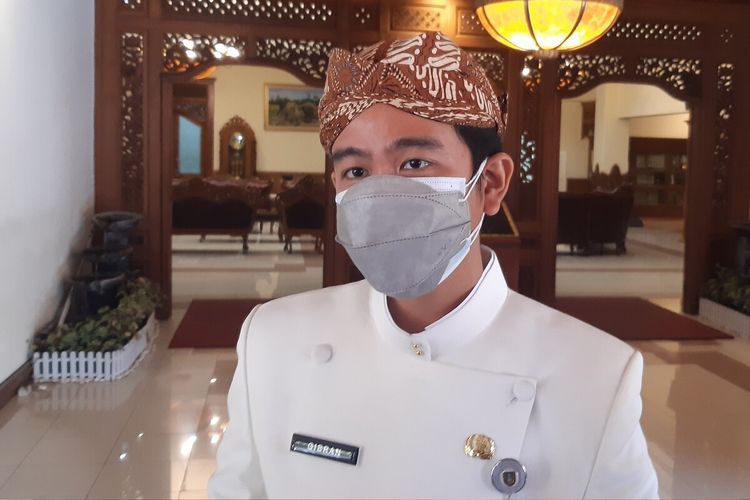 Gibran Ngaku Ikut Pasang Baliho Puan di Solo karena Instruksi Partai