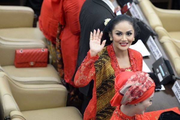 Krisdayanti Bagikan Tips Diet Saat WFH