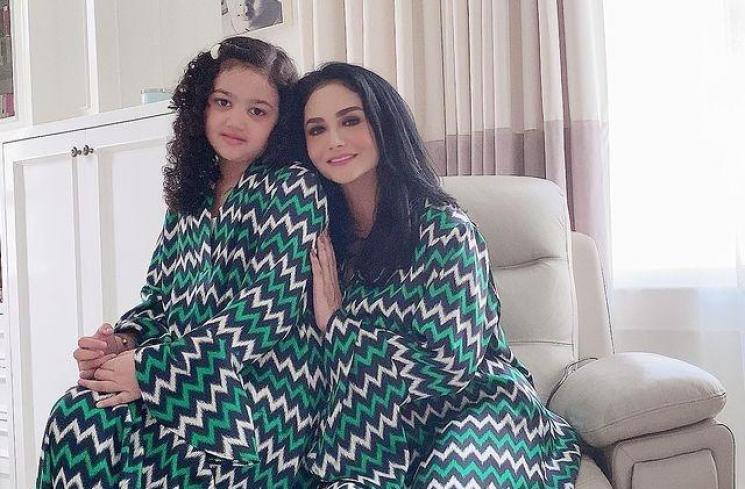 Tak Bisa Ngajari Sendiri, Krisdayanti Panggil Guru Vokal untuk Amora