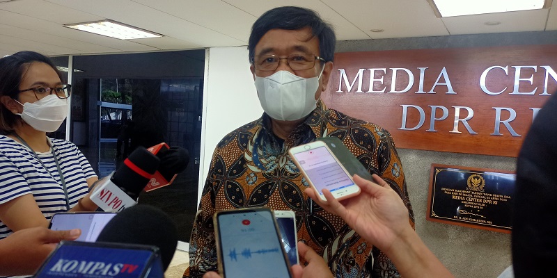 Diisukan Berambisi Maju ke DKI Usai Puji Anies, Gibran Langsung Diperingatkan PDIP