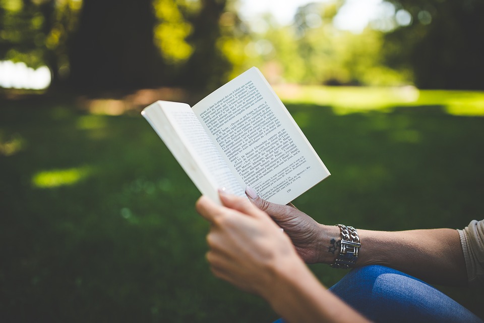 Hobi Baca Buku Bisa Perpanjang Umur Hingga 2 Tahun