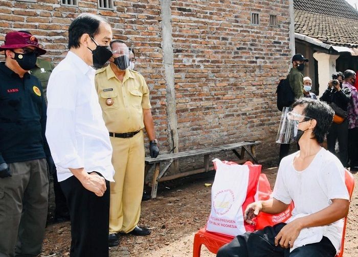 Gelak Tawa Warnai Perjumpaan Jokowi dengan Joko Widodo