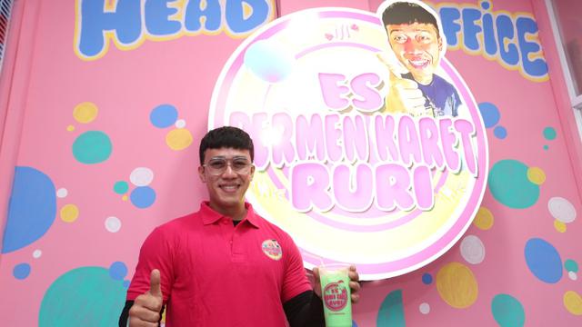 Ruri Repvblik Buka Bisnis Es Permen Karet, Omzet Rp140 Juta