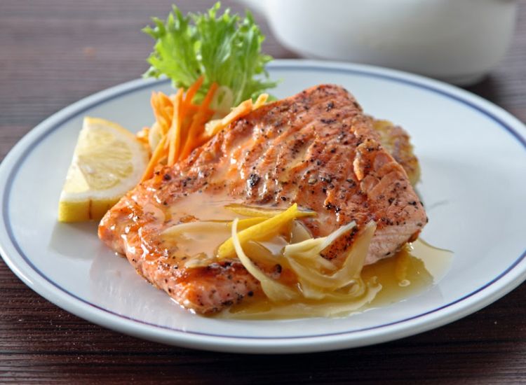Resep Salmon Steak Saus Lemon ala Restoran